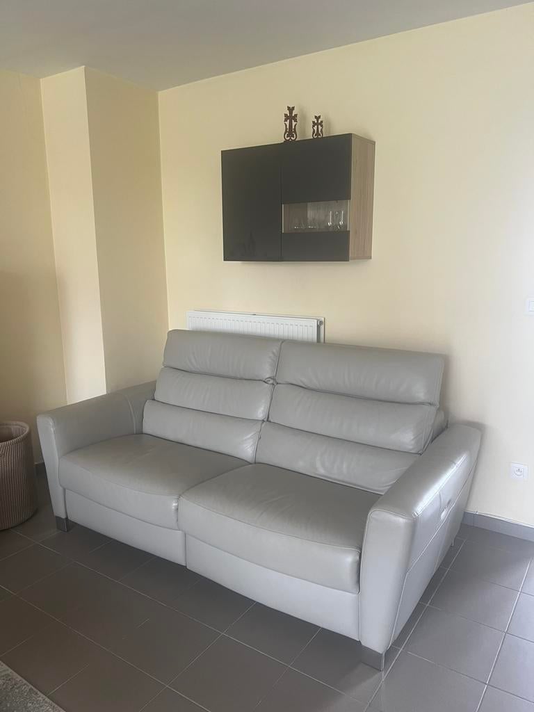 Grijze leren zetel, Huis en Inrichting, Ophalen, Zo goed als nieuw, Vierpersoons of meer, Leer