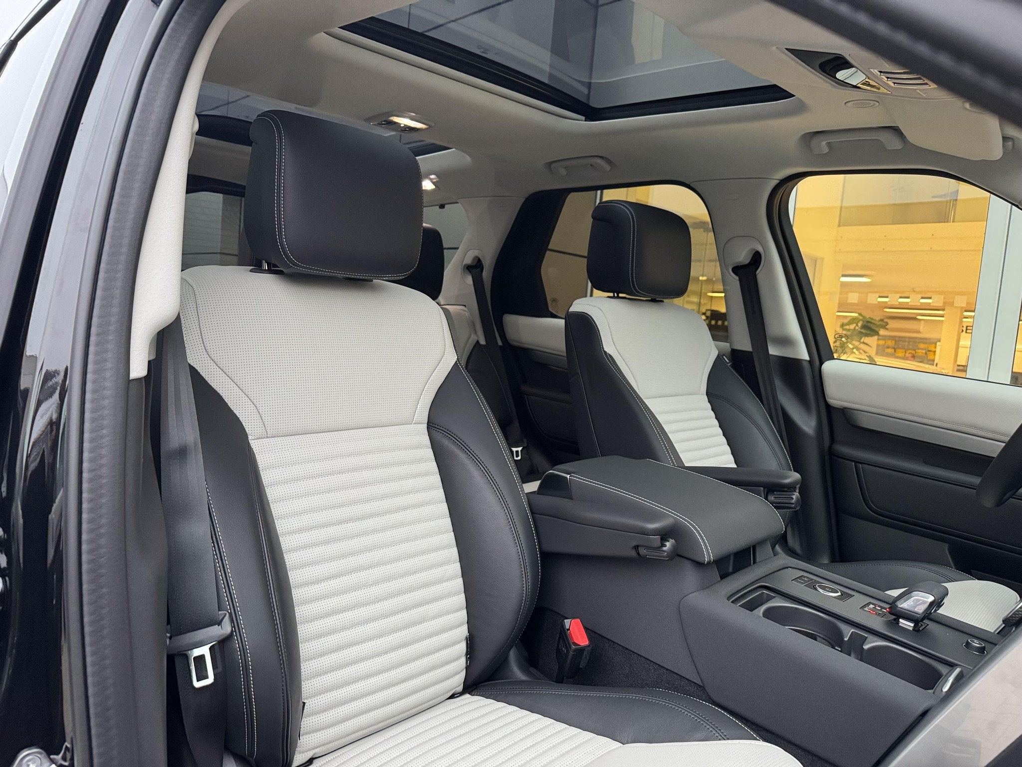 Land Rover Discovery D250 Dynamic SE AWD Auto. 25MY, Autos, Land Rover, Achat, 2997 cm³, Entreprise, 2442 kg
