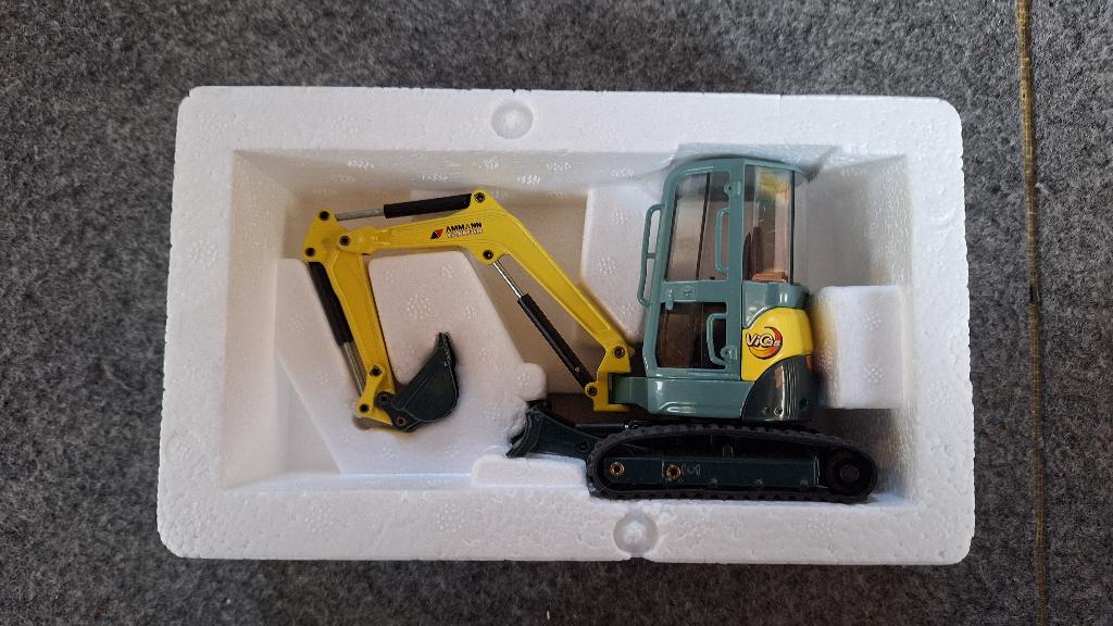 Joal 295 Ammann Yanmar Mini Excavator schaal 1:32 NIEUW, Hobby en Vrije tijd, Modelauto's | 1:32, Ophalen, Nieuw, Overige typen