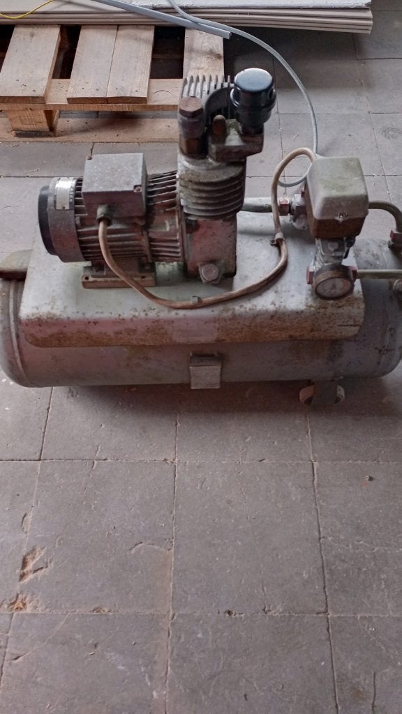 compressor atlas copco, Doe-het-zelf en Bouw, Compressors, Ophalen, Gebruikt, 6 tot 10 bar, 25 tot 100 liter