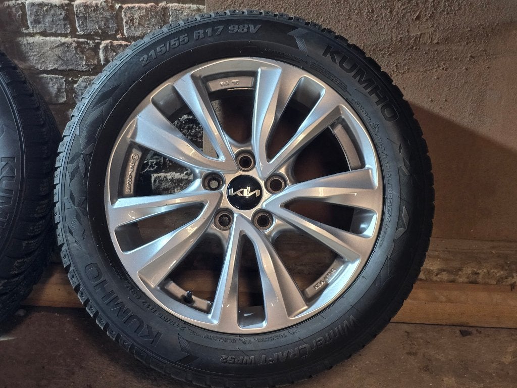 mooie 17'' KIA NIRO velgen + 4 goede WINTERBANDEN 215/55 R17, Auto-onderdelen, Ophalen, Banden en Velgen, 17 inch, Winterbanden