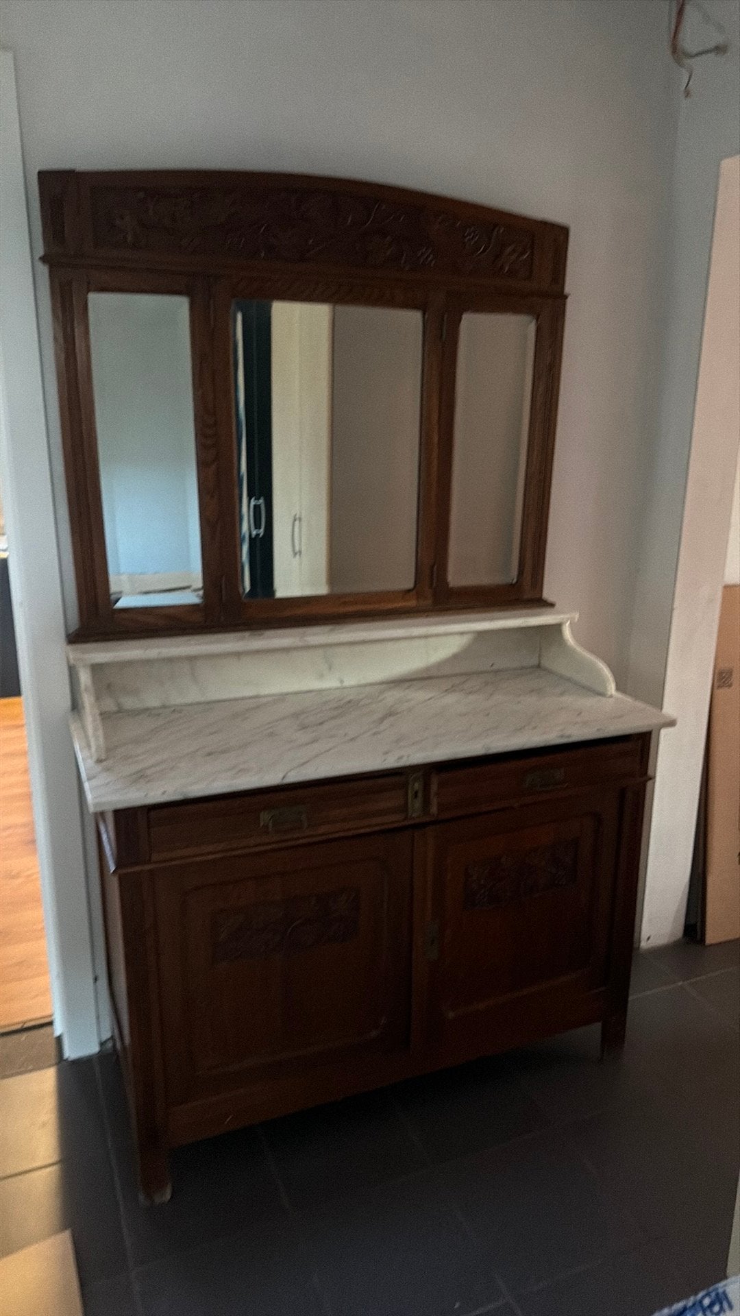 Armoire ancienne avec miroir, Enlèvement