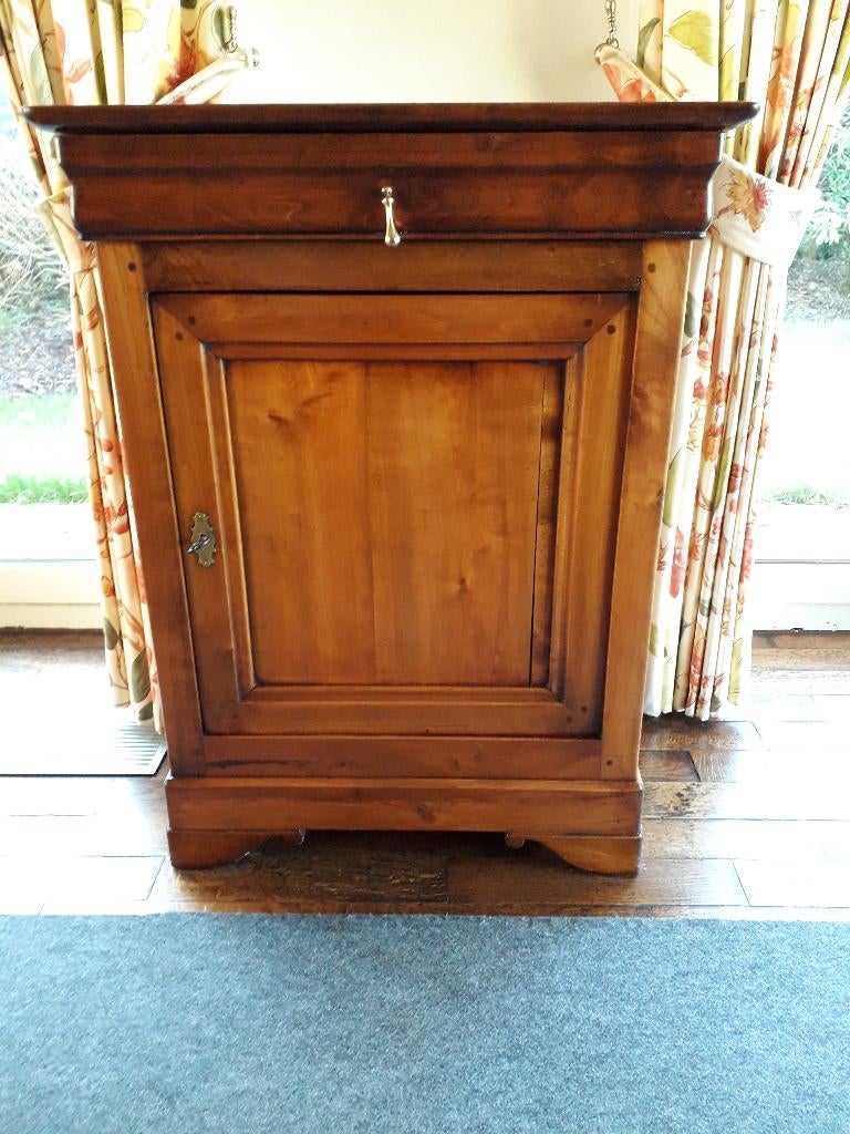 kast in kerselaar, Ophalen
