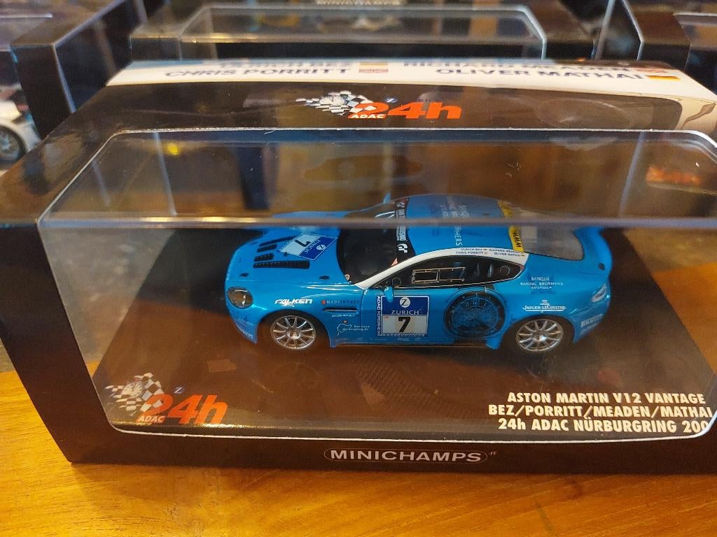 Minichamps Aston Martin V12 Vantage 1/43, Enlèvement ou Envoi, Neuf, Voiture, MiniChamps