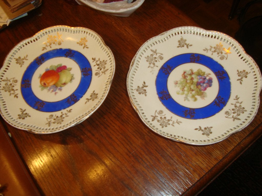 4 assiettes à dessert en porcelaine., Enlèvement