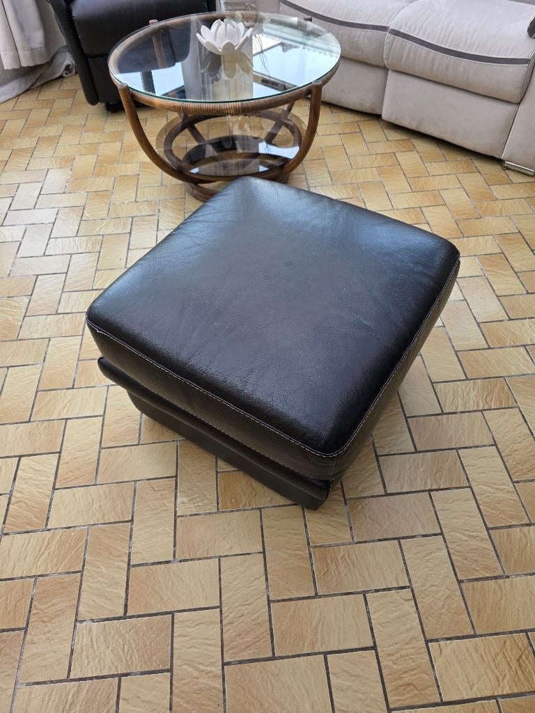 Poef, Ophalen, Zo goed als nieuw, Leer