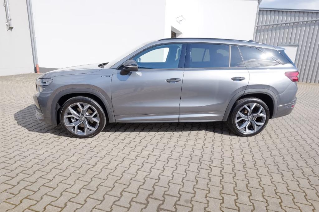 NEW KODIAQ MHEV 150PK SPORTLINE 7PL/TREKH/PANO/20/MATRIX-25%, Auto's, Skoda, 4 cilinders, Alcantara, 7 zetels, 5 deurs