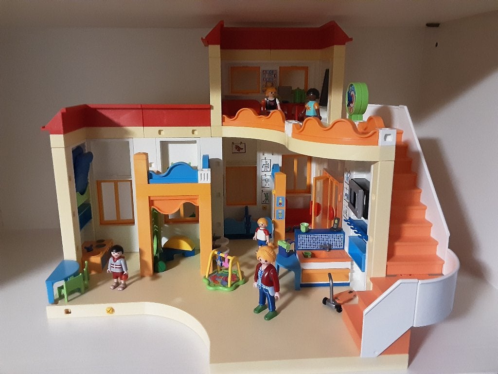 Playmobil kinderdagverblijf, Ophalen of Verzenden, Zo goed als nieuw, Complete set, Gebouw