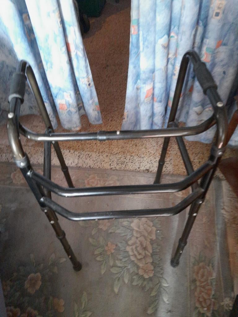 A vendre deambulateur, Enlèvement