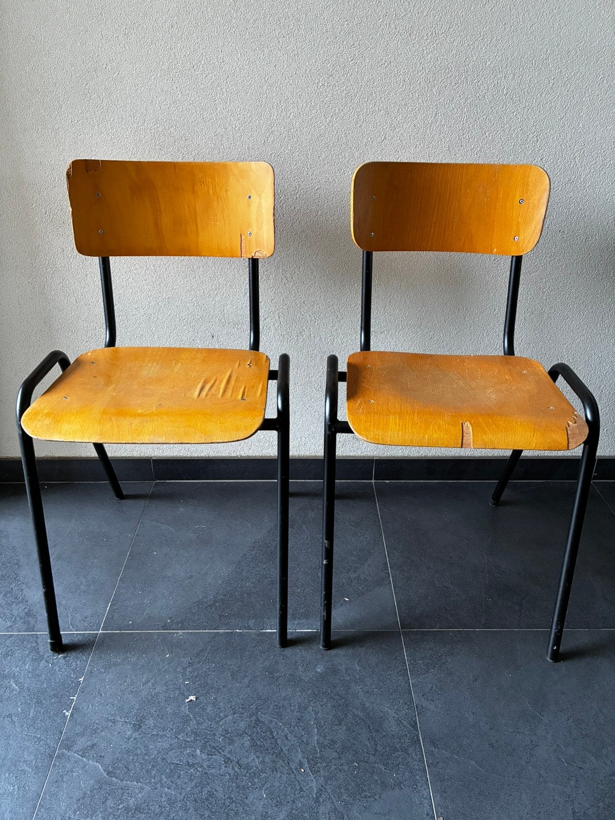 Schoolstoelen - nog 2 stuks beschikbaar, Maison & Meubles, Chaises, Utilisé, Cinq, Six Chaises ou plus, Bois, Métal, Noir, Enlèvement