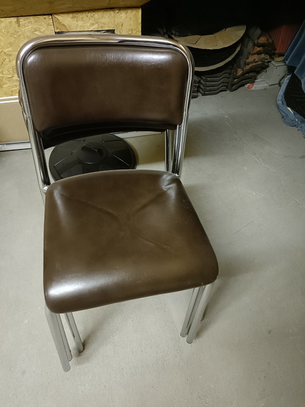 Drie stoelen gratis af te halen, Ophalen, Drie