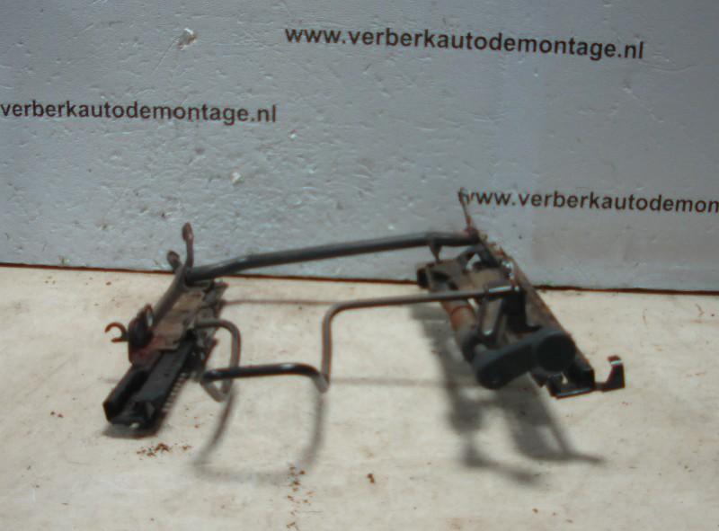 STOEL LINKS VOOR hoogte verstelling Corsa B (73 / 78 / 79), Gebruikt, Opel
