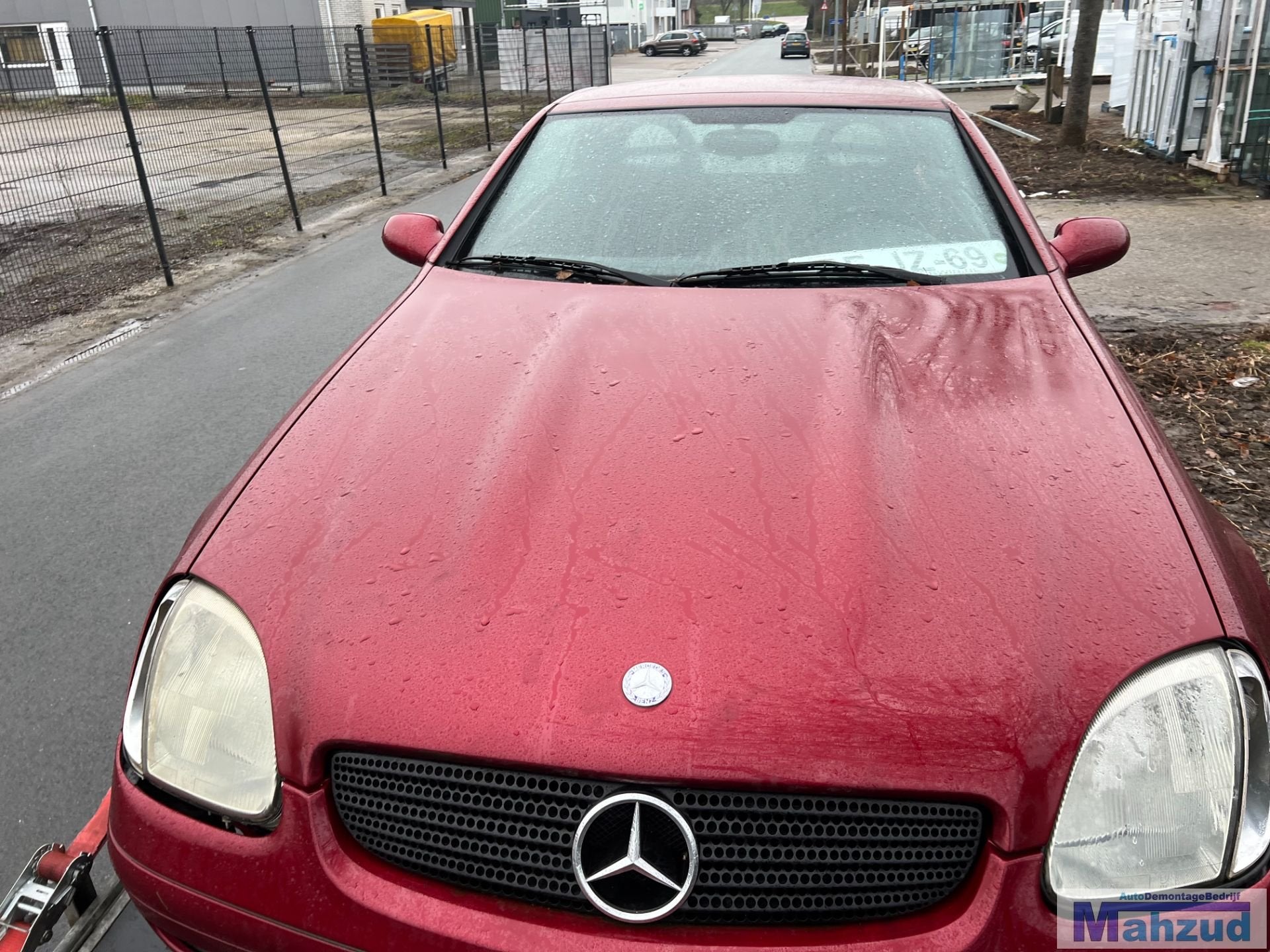 Capot rouge H582 pour Mercedes SLK R170 (1996-2004), Mercedes-Benz AG, Mercedes-Benz, Utilisé, Mercedesstrasse 120
70372  Stuttgart, DE