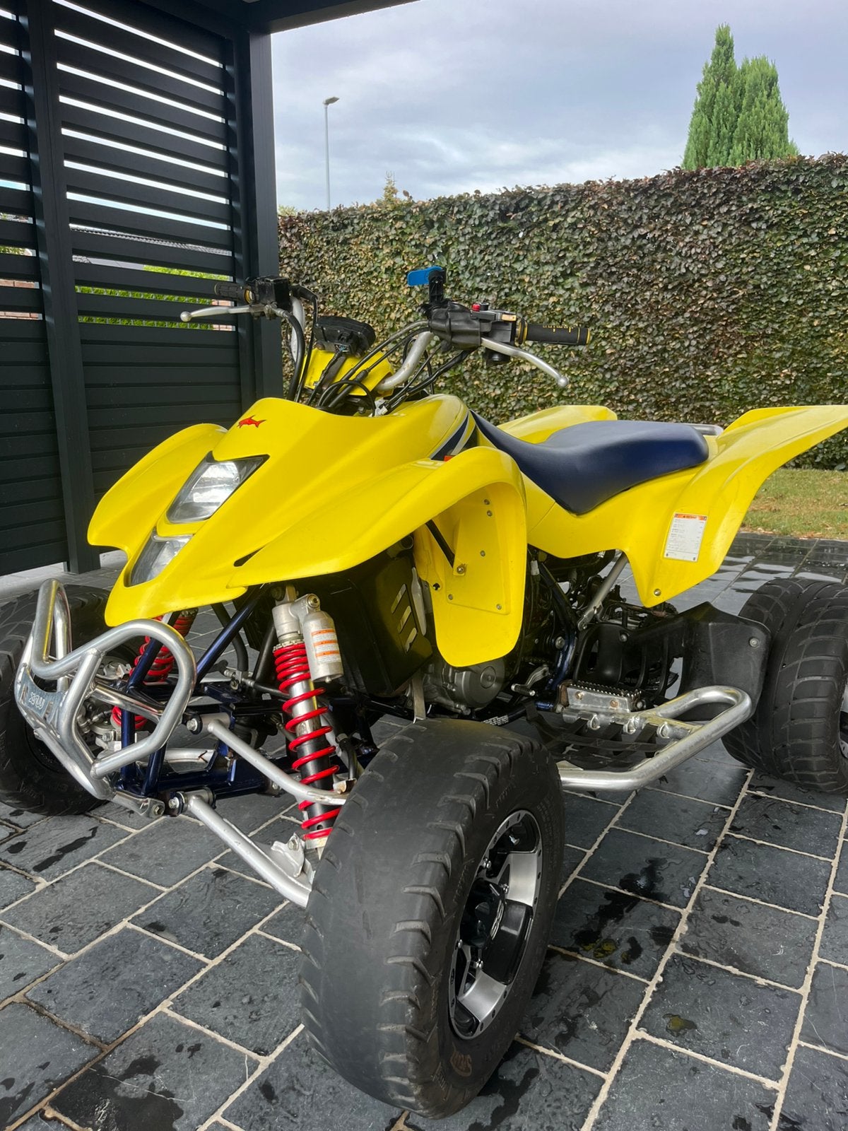 LTZ 400, Motos