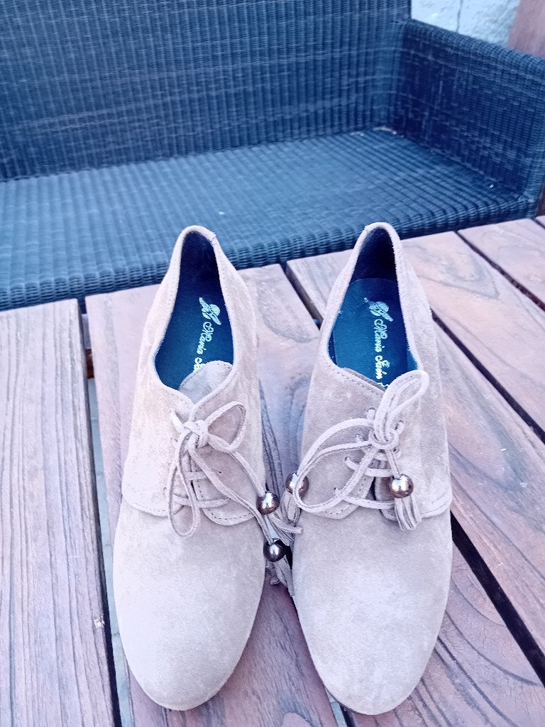 schoenen, Kleding | Dames, Ophalen of Verzenden, Zo goed als nieuw, Schoenen met lage hakken