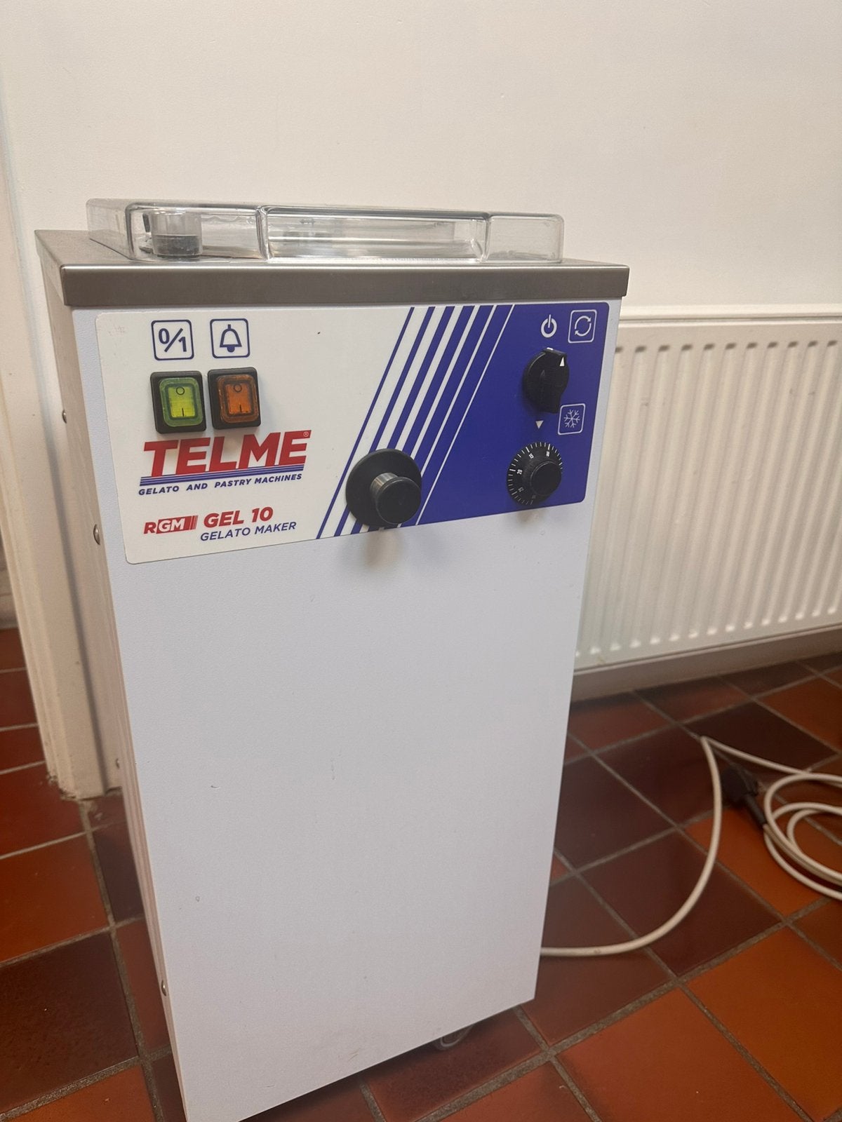 Ijsmachine 9 maanden oud, Ophalen, Zo goed als nieuw