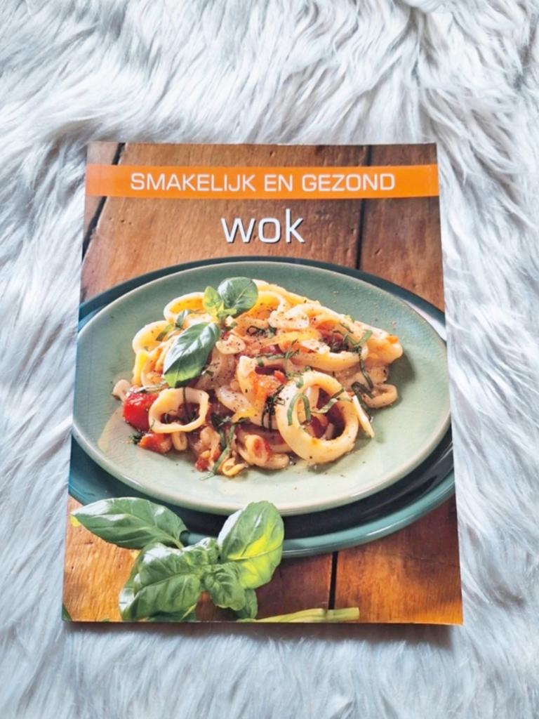 Boek: V. De Meyer - Wok (Smakelijk en Gezond), Boeken, Kookboeken, Hoofdgerechten, Azië en Oosters, Ophalen of Verzenden, Zo goed als nieuw