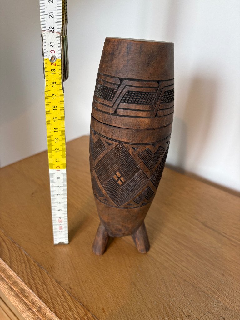 Kuba in Centraal-Afrika (vroeger Congo-Kinshasa)., 22 cm, Afrique, Brun, Bois