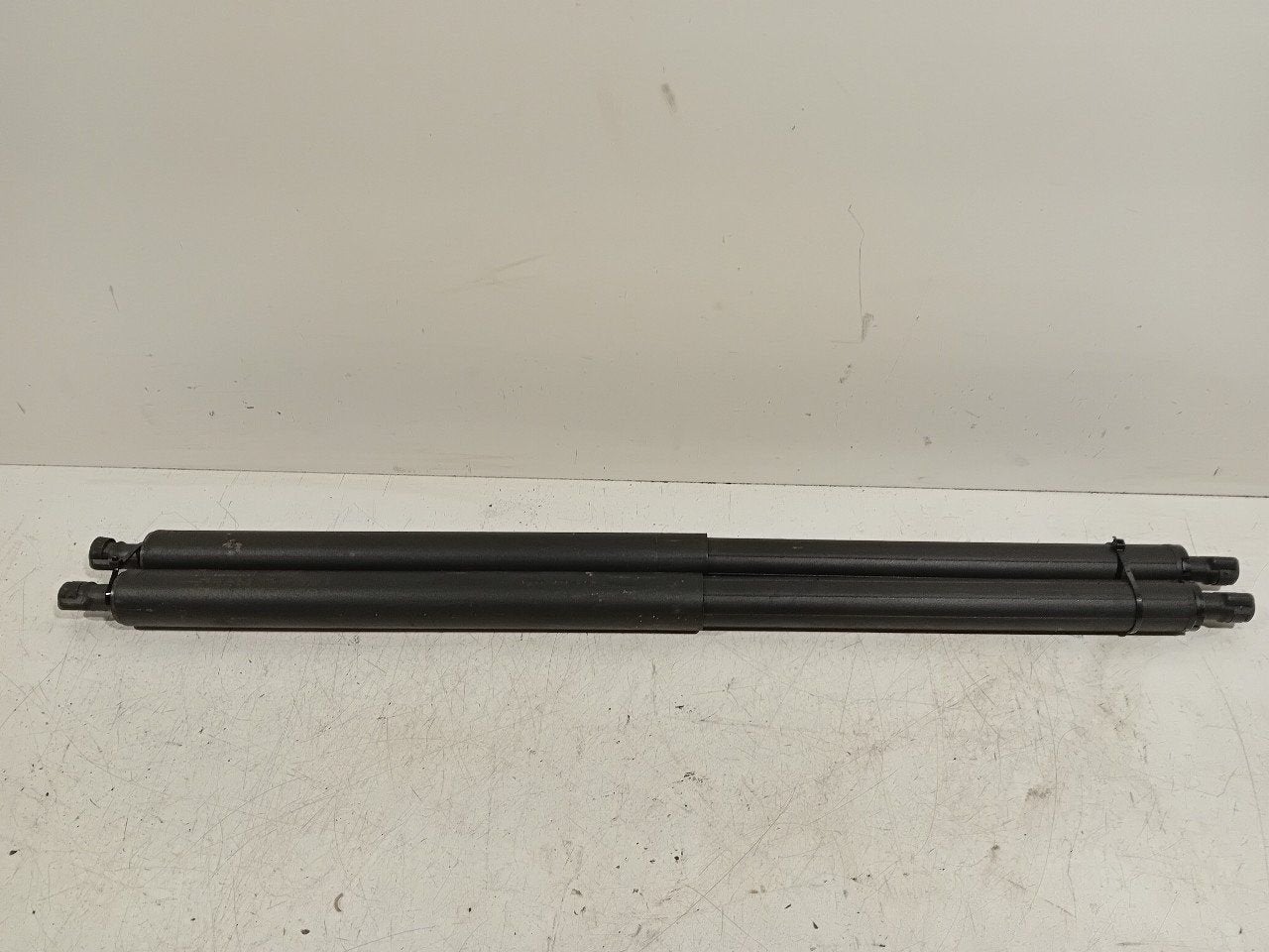 Gasdrukveerset achter Mercedes-Benz V, Onderdelen@venauto.nl, Van der Ven Autorecycling B.V., Gebruikt, Ettenseweg 76, 4706 PB Roosendaal, The Netherlands