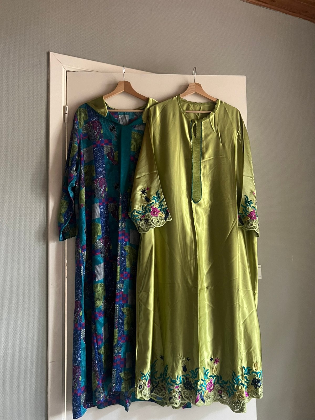 Jeleba 2 stuks, Kleding | Dames, Gelegenheidskleding, Ophalen, Zo goed als nieuw