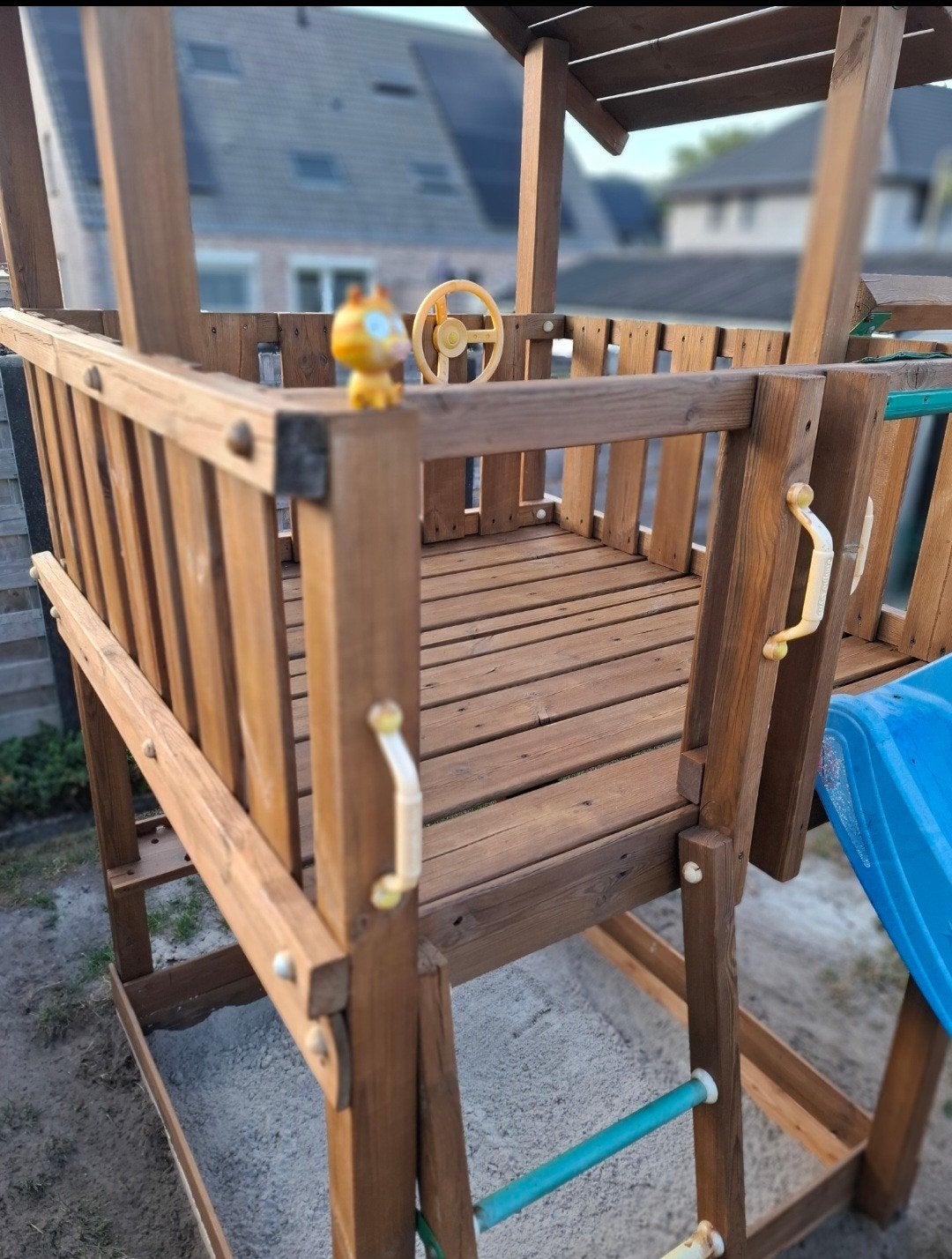 Stevig houten speeltoestel met glijbaan,zandbak,nestschommel, Enfants & Bébés, Jouets | Extérieur | Aires de jeux, Toboggan, Bac à sable