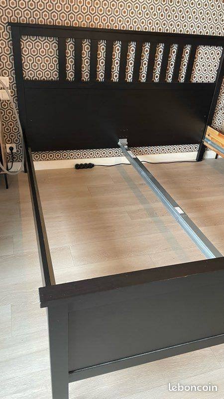 Cadre de lit HEMNES (Ikea) 180x200 cm + sommier, Ophalen, Tweepersoons, Zo goed als nieuw, Bedbodem