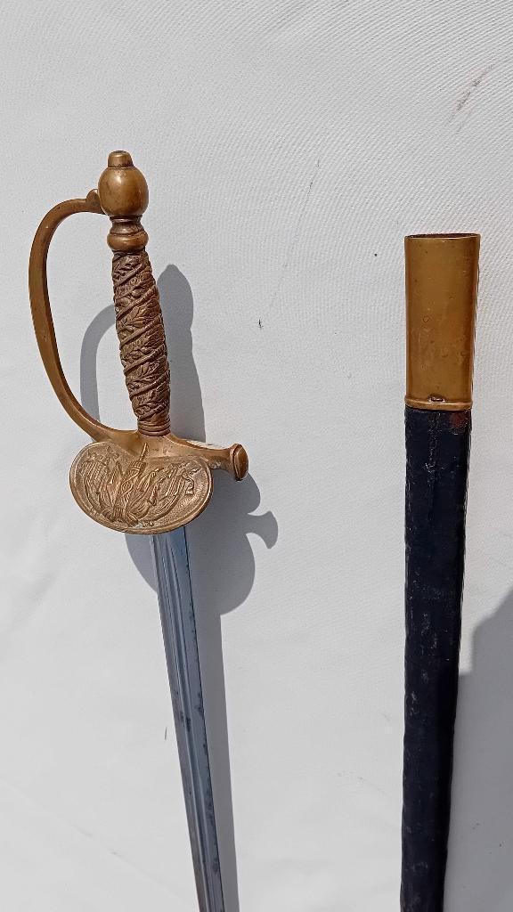 Officier de gendarmerie français au sabre M1853, Enlèvement ou Envoi, Gendarmerie, Épée ou sabre