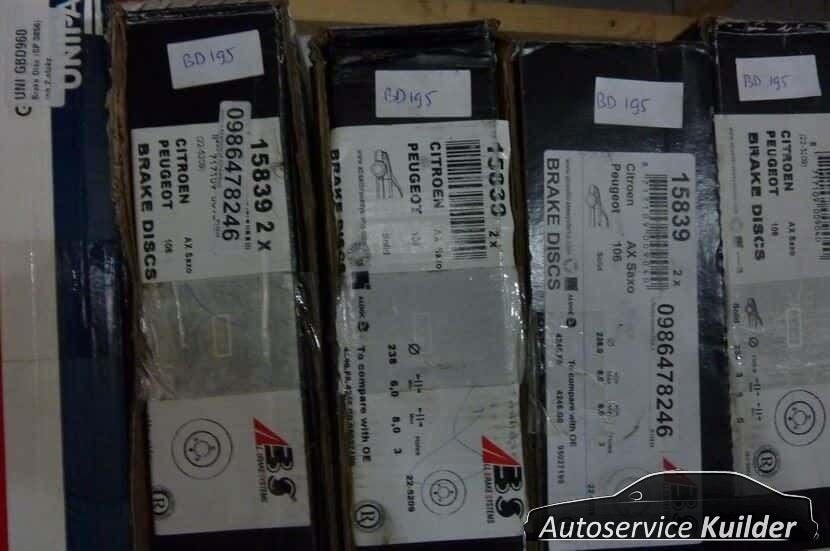 Remschijven voorzijde peugeot 106 citroen saxo 3gaats, Neuf, Citroën, -, -