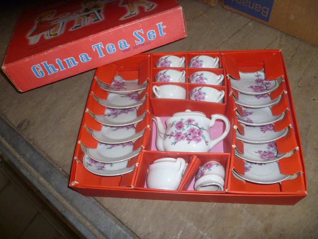 OUD  COMPLEET CHINEES PORCELEINEN KINDER SERVIES, Antiek en Kunst, Ophalen