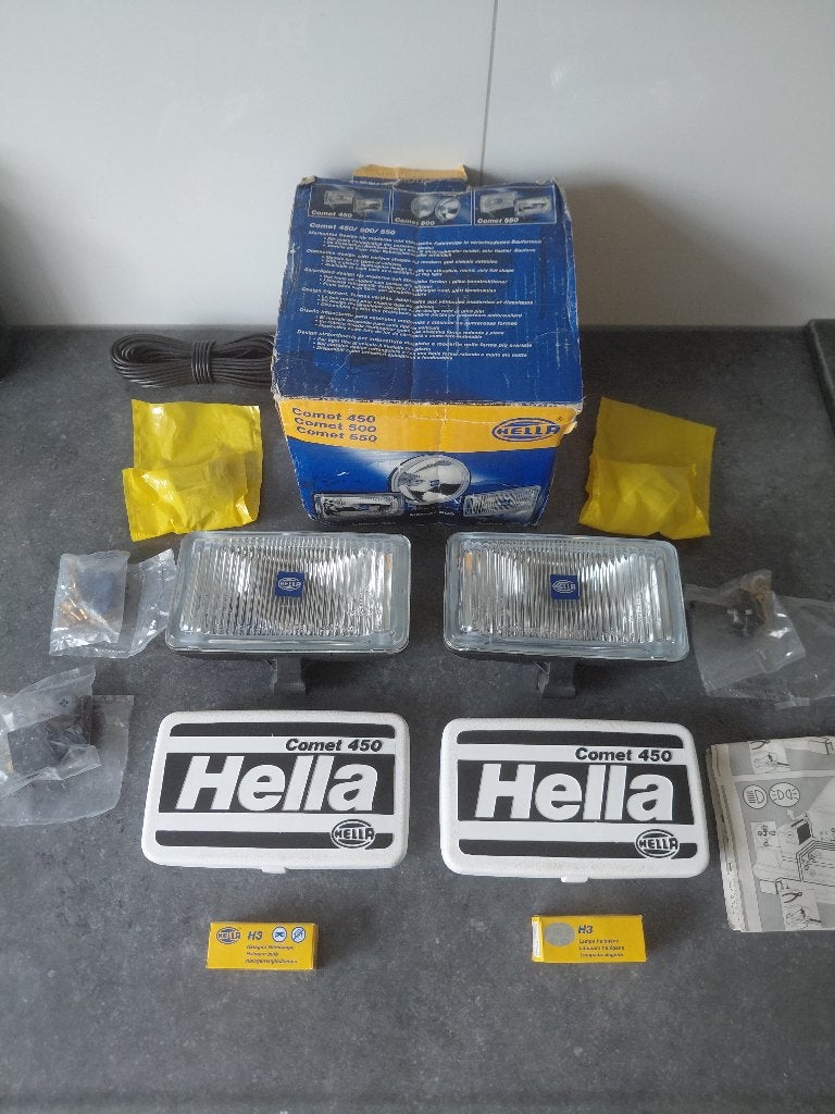 NOS Set Hella Comet 450 Mistlampen + Covers Oldtimer, Autos : Pièces & Accessoires, Éclairage, Alfa Romeo, Mercedes-Benz, Pièces Oldtimer ou Ancêtre