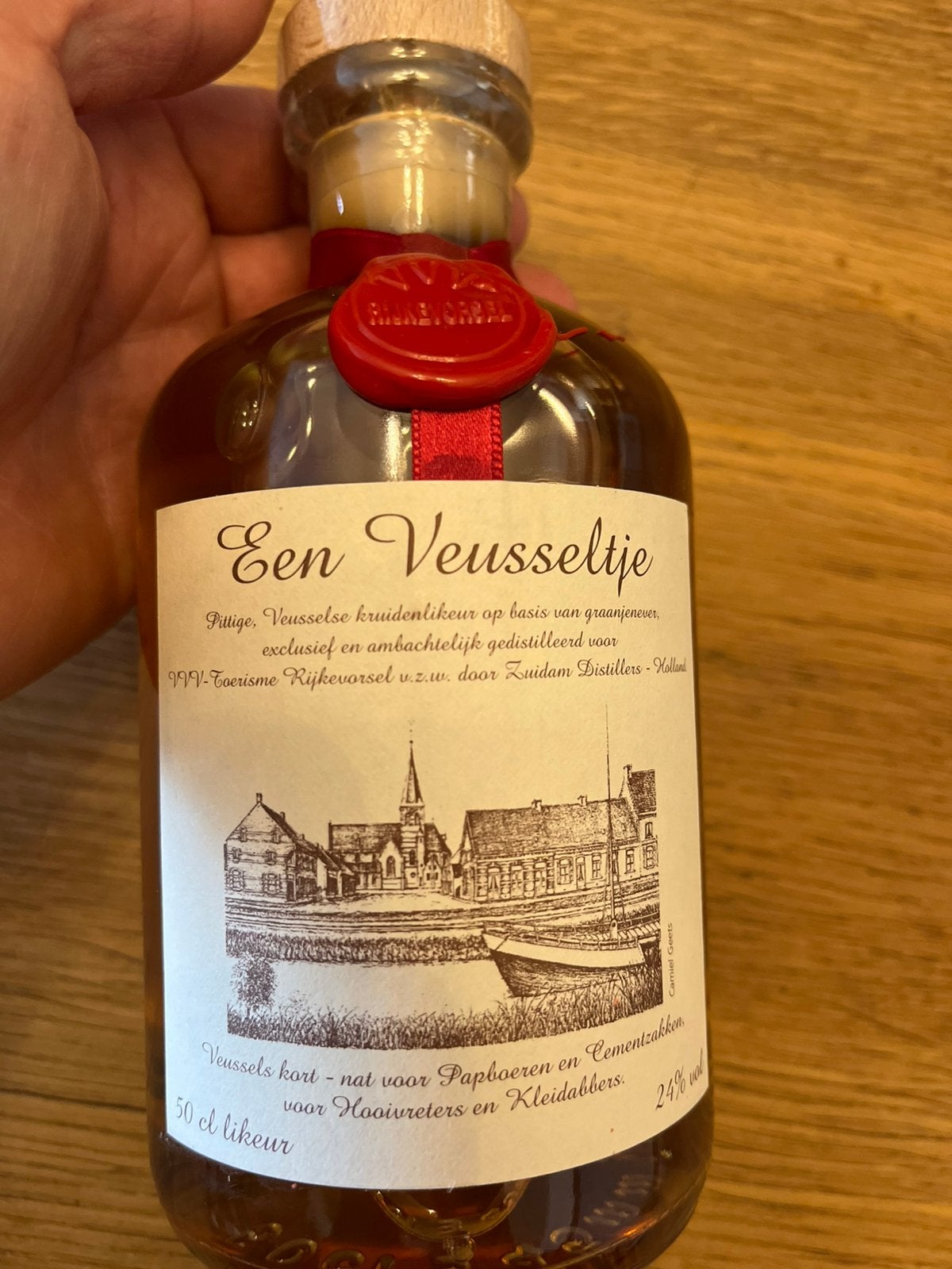 Veusseltje is een ambachtelijke kruidenlikeur, Ophalen of Verzenden, Zo goed als nieuw, Vol