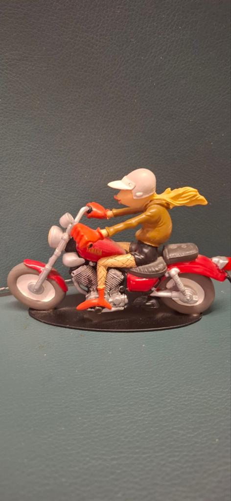 Eva nikesseba yamaha, Ophalen