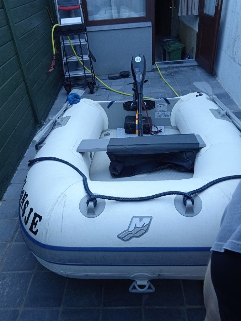 Qucksilver 250 Airdeck, Watersport en Boten, Rubberboten, Ophalen, Elektrisch, Zo goed als nieuw, Buitenboordmotor