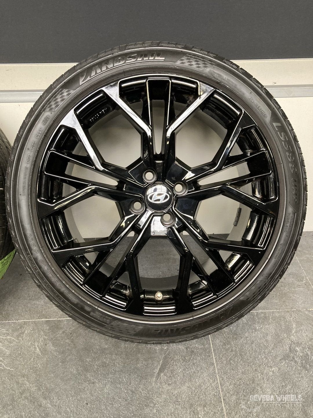 18” Hyundai Bayon sport velgen + banden 4x100, Pneus et Jantes, 215 mm, Véhicule de tourisme, Pneus été