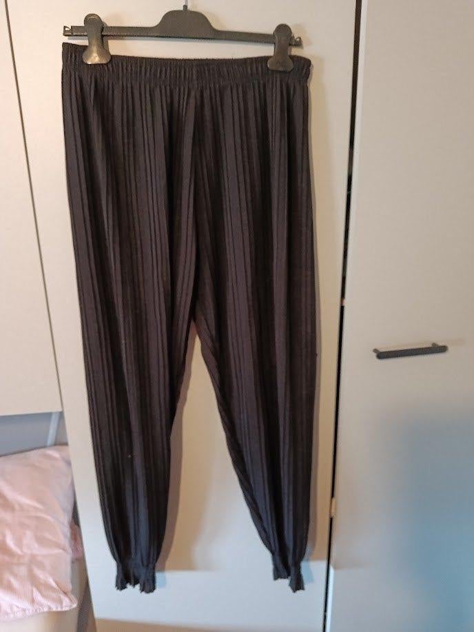 broek  zwarte maat xl (doos mei 2026), Enlèvement ou Envoi, Neuf, Taille 46/48 (XL) ou plus grande