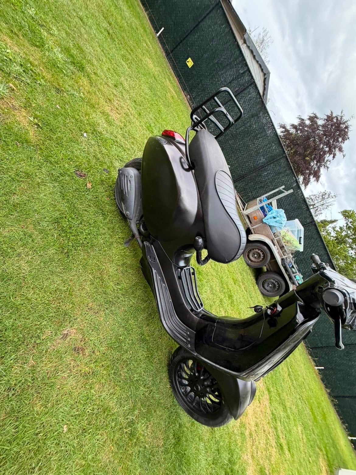 Vespa primavera omgebouwd naar sprint, Fietsen en Brommers, Scooters | Peugeot, Ophalen, Zo goed als nieuw
