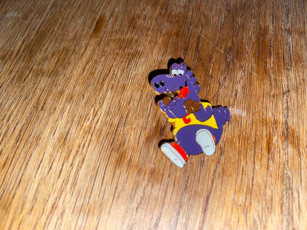 Pin’s Crunchosaurus  Kellogg’s vintage Collector TB état, Collections, Envoi, Comme neuf, Marque, Insigne ou Pin's