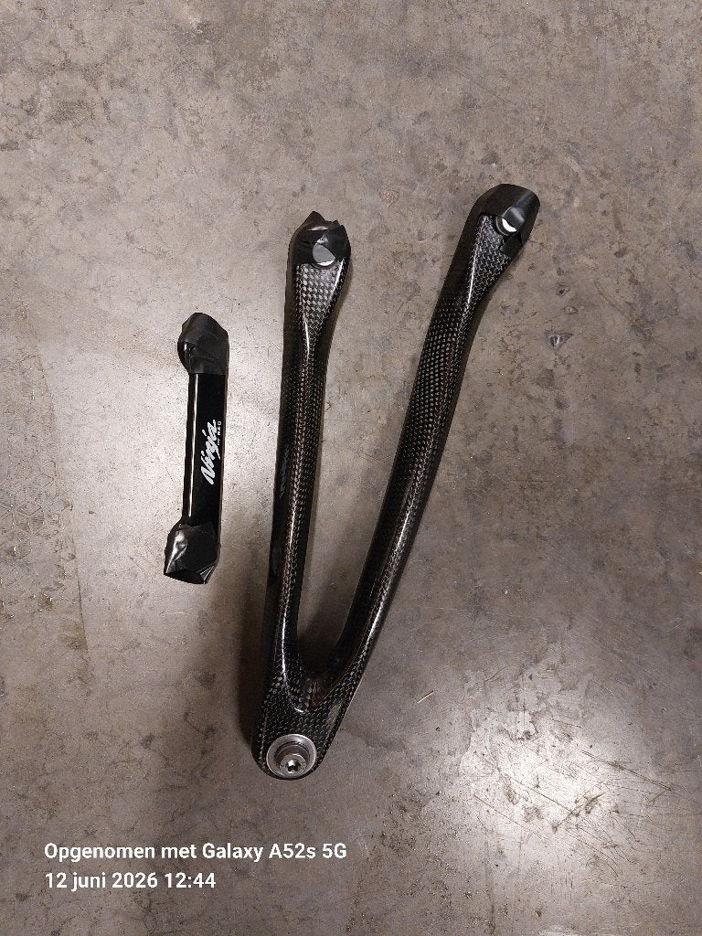 Kawasaki ZX 6 R  Carbon steun voor uitlaat, Ophalen, Gebruikt