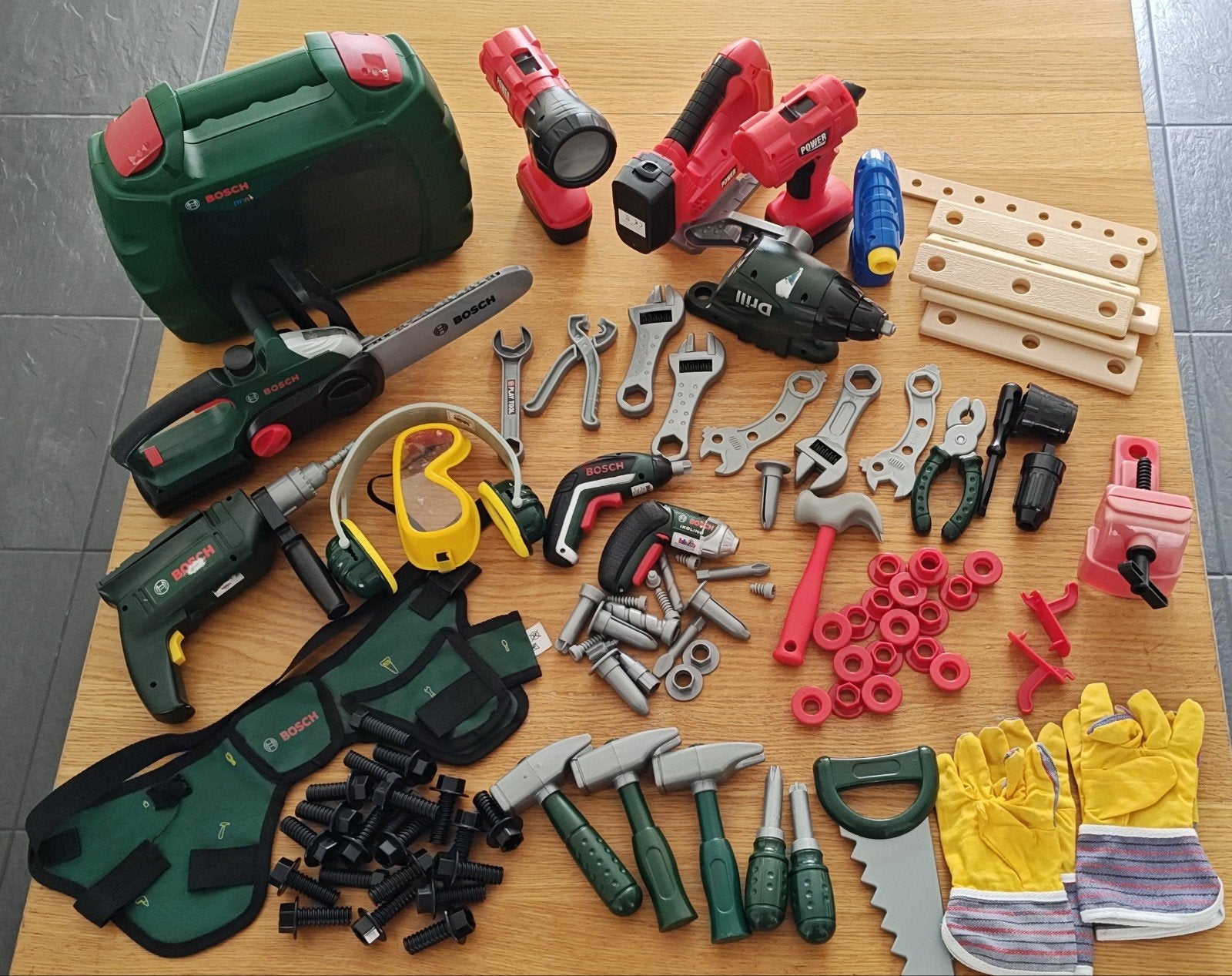 Speelgoed werkbank Bosch met accessoires, Ophalen, Gebruikt