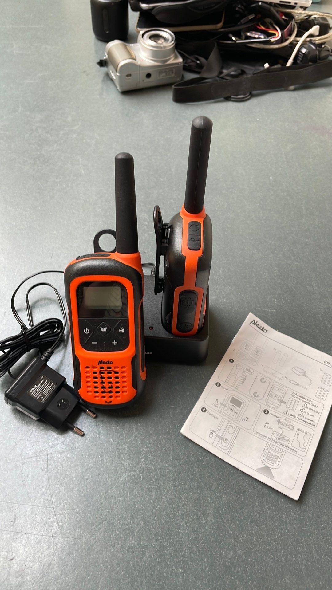 Walkietalkie Alecto FR 300 bereik 10 km, Telecommunicatie, Portofoons en Walkie-talkies, Ophalen of Verzenden, Zo goed als nieuw