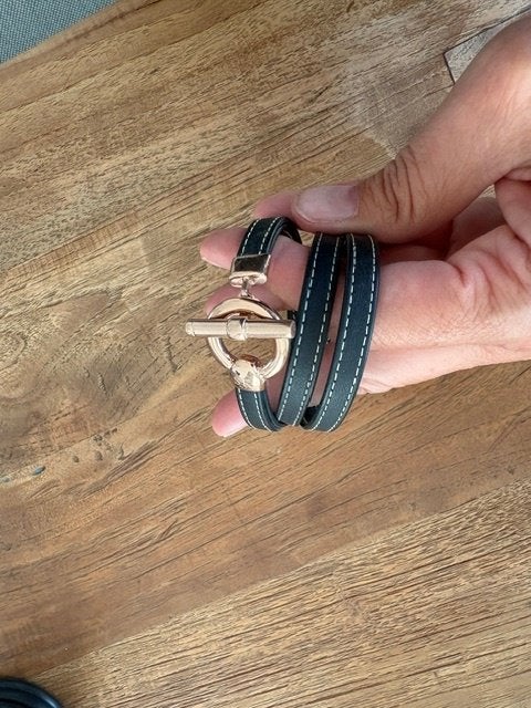 Nouveau bracelet, Bijoux, Sacs & Beauté, Bracelets, Enlèvement ou Envoi, Neuf, Noir, Synthétique ou Plastique
