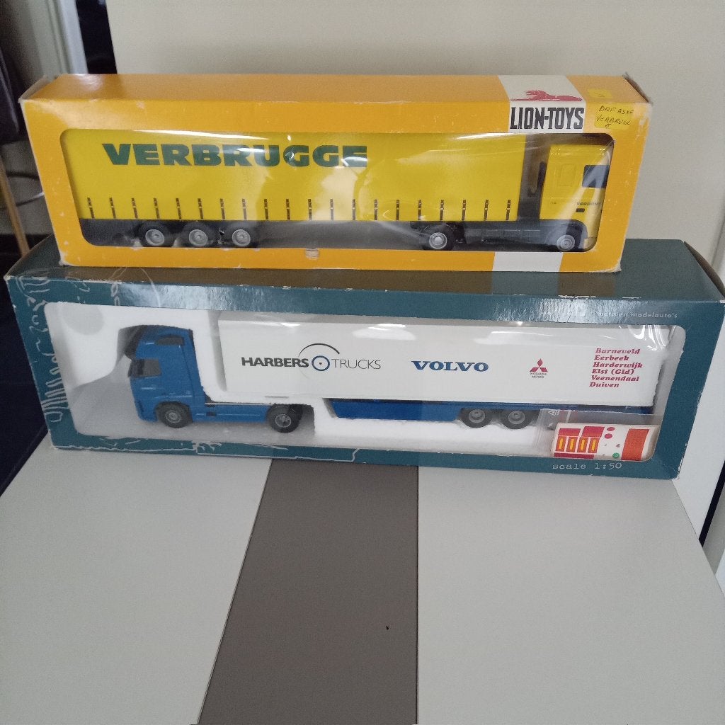 2 LION CARS  VOLVO+DAF--1/50, Verzenden