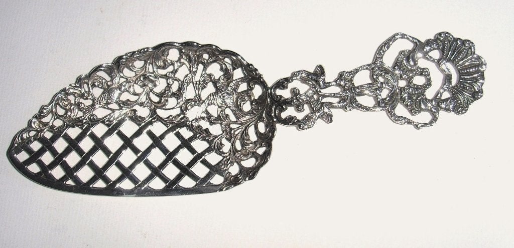 Pelle à gâteau ancienne en argent ajouré, ouverte poinçonnée, Antiquités & Art, Antiquités | Argent & Or, Enlèvement ou Envoi