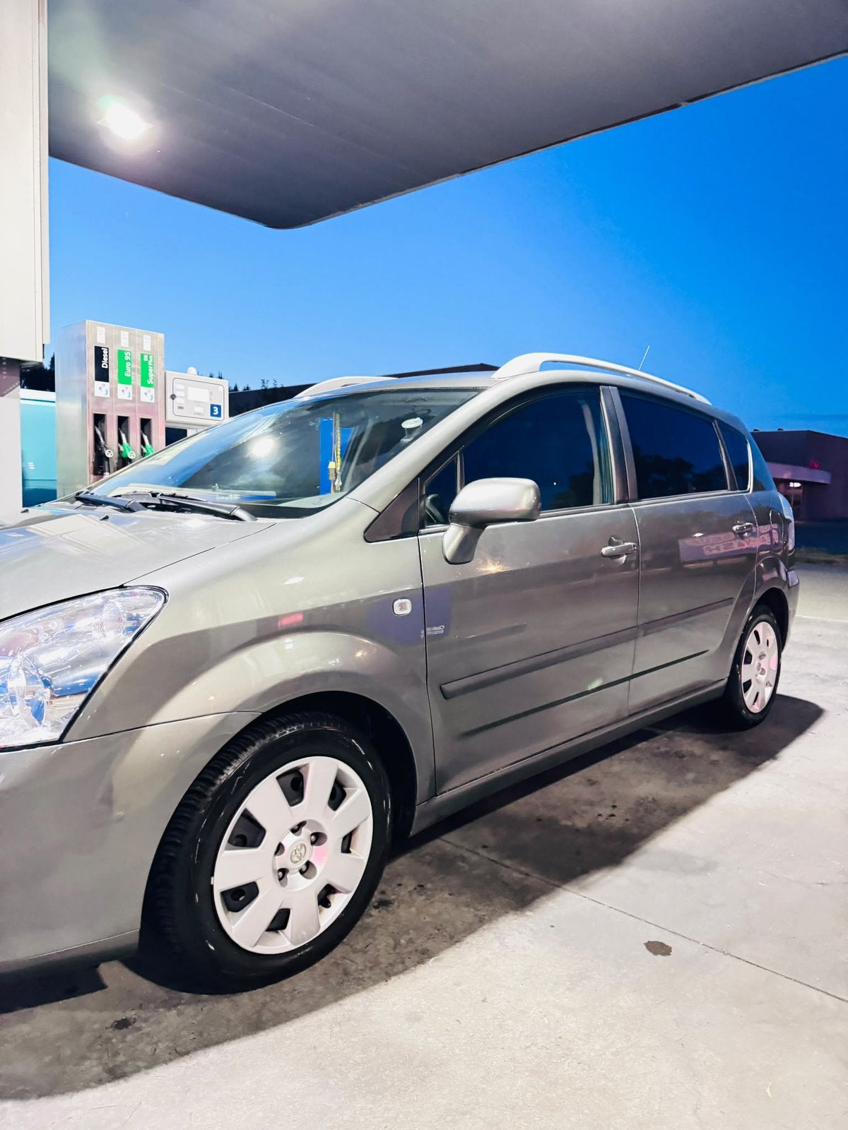 Toyota Corolla Verso 1.8 VVT-i Benzine Automaat – 2006, Autos, Toyota, Argent ou Gris, Achat, 4 portes, ABS