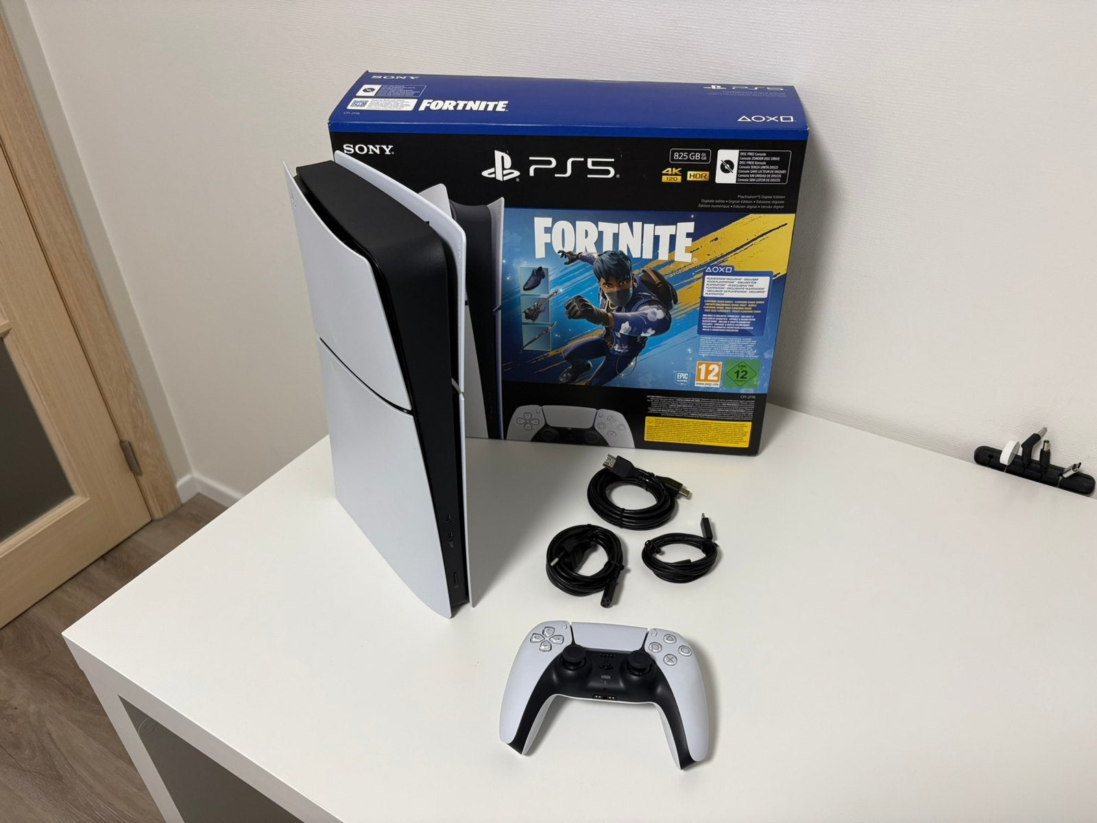 PS5 Slim Digital + 1 manette + boîtier, Enlèvement, Comme neuf, Playstation 5 Digital