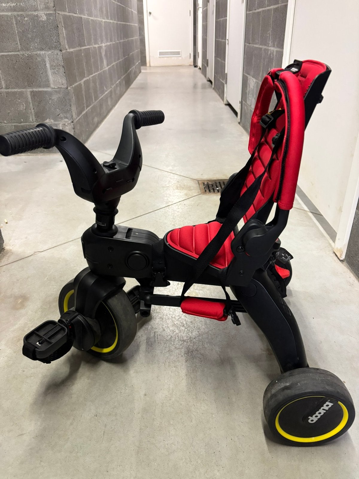 Doona Liki Trike S3 Flame Red, Ophalen, Zo goed als nieuw