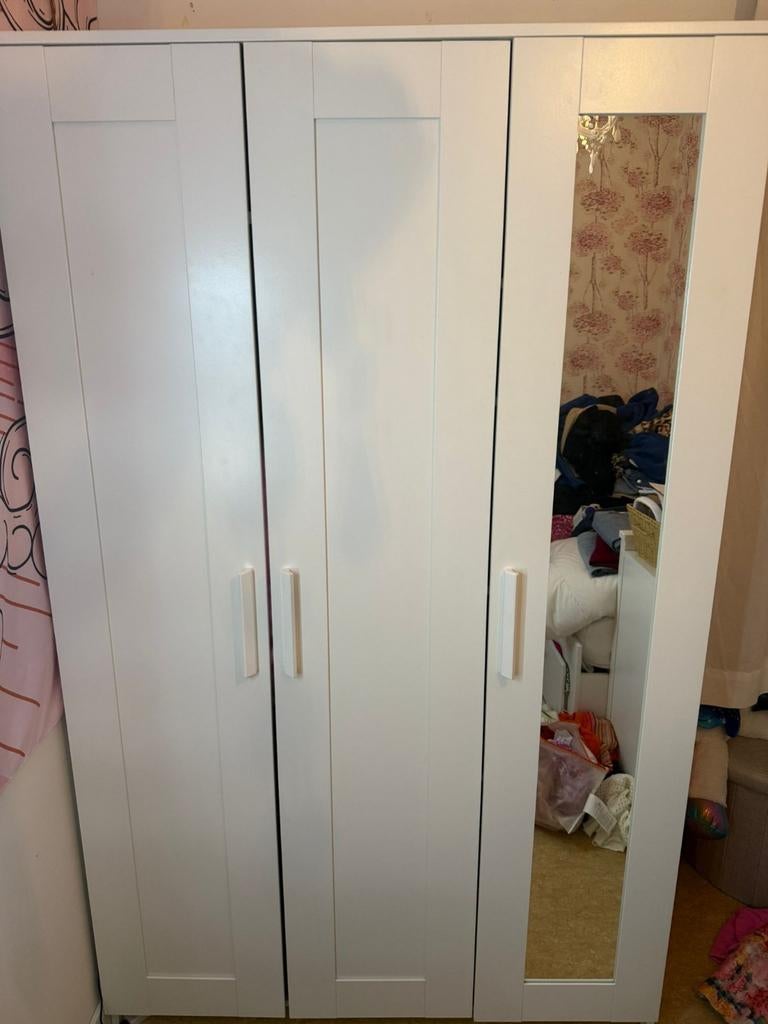 Ikea  kleerkast 3 deurs wat gebruik sporen aan de rug,, Ophalen