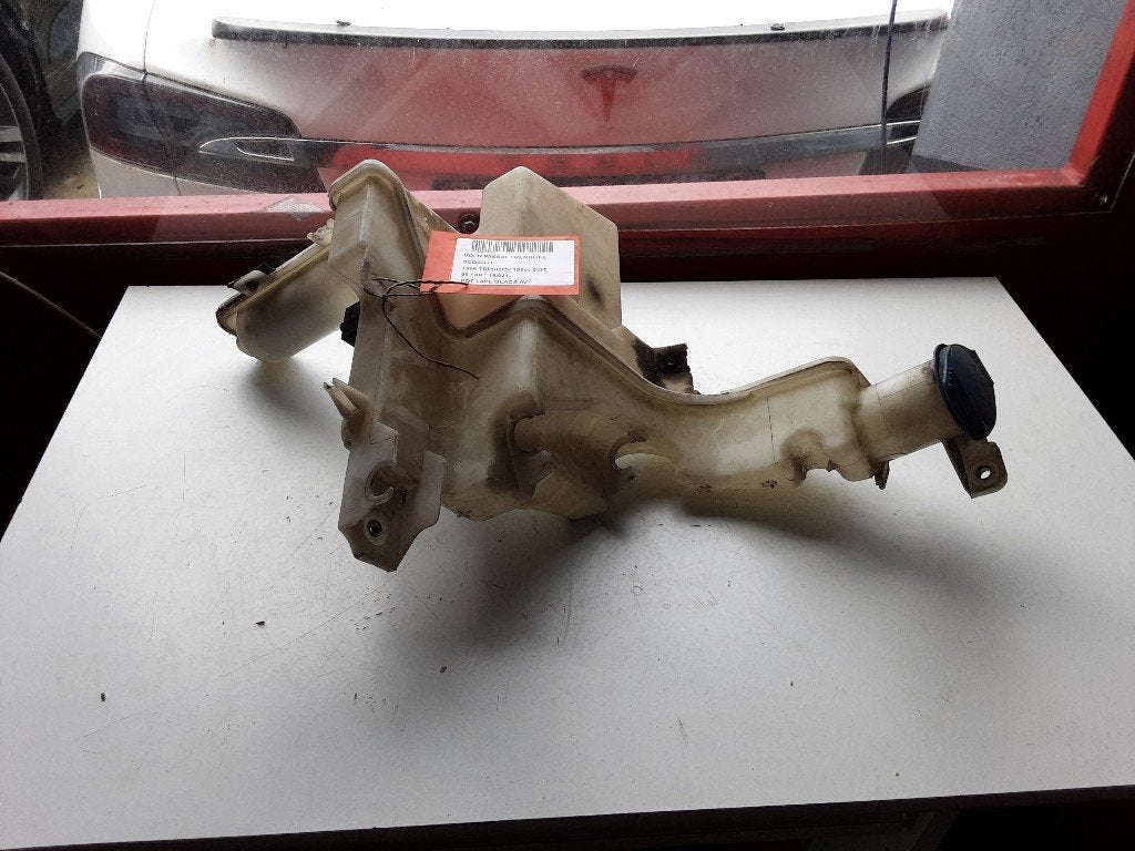 LAVE-GLACE RESERVOIR AVANT Volkswagen Passat (3C2), Volkswagen, Mevr. I. Hauben, Utilisé, Rue de l'Espoir 34 34
4030  GRIVEGNÉE, BE