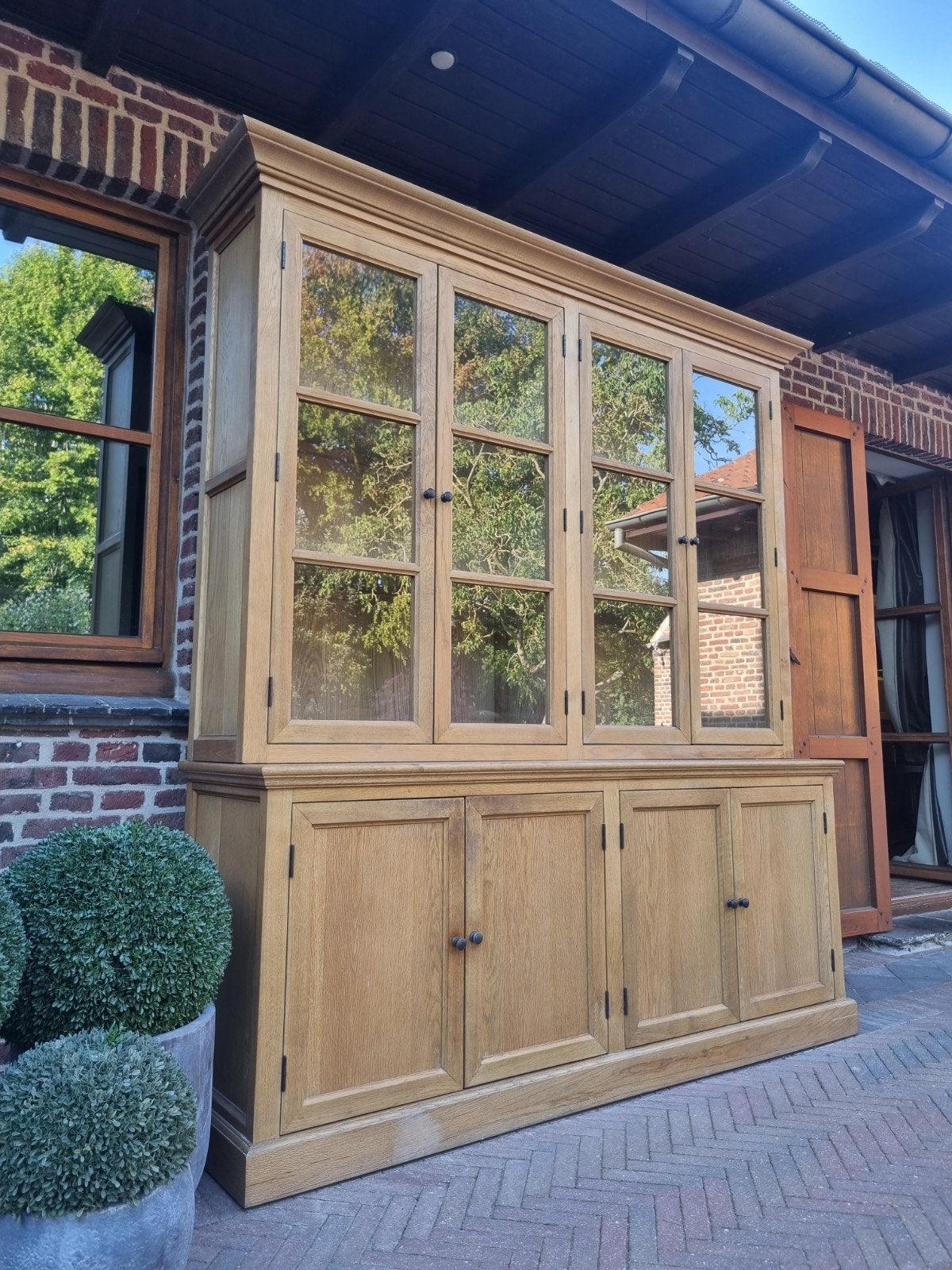 Eiken vitrinekast/buffetkast art.168/26