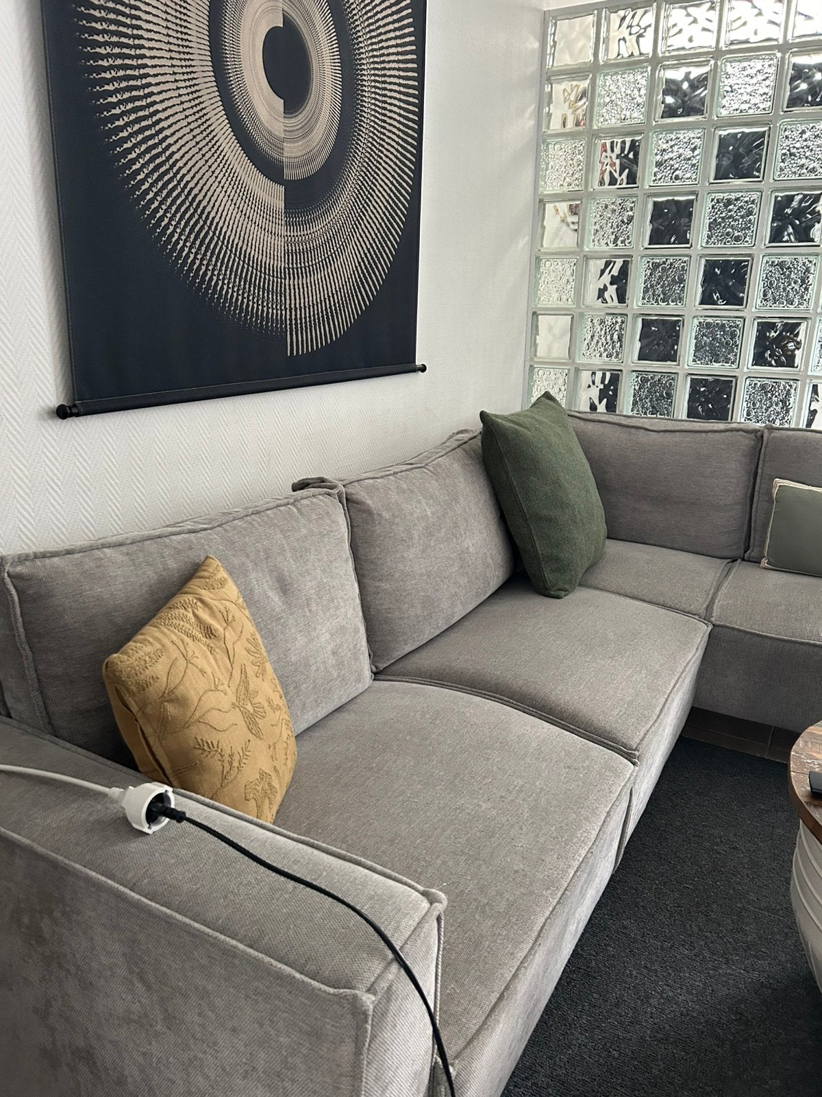 Un canapé en L, plus un fauteuil et une chaise, Enlèvement, Comme neuf